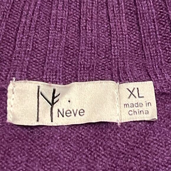 Neve Sweater  - Picture 5 of 9